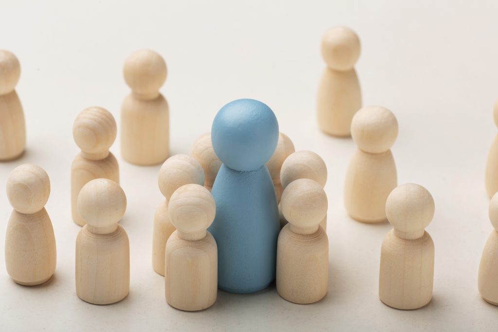 papeles de negocios de bodegones con varios peones